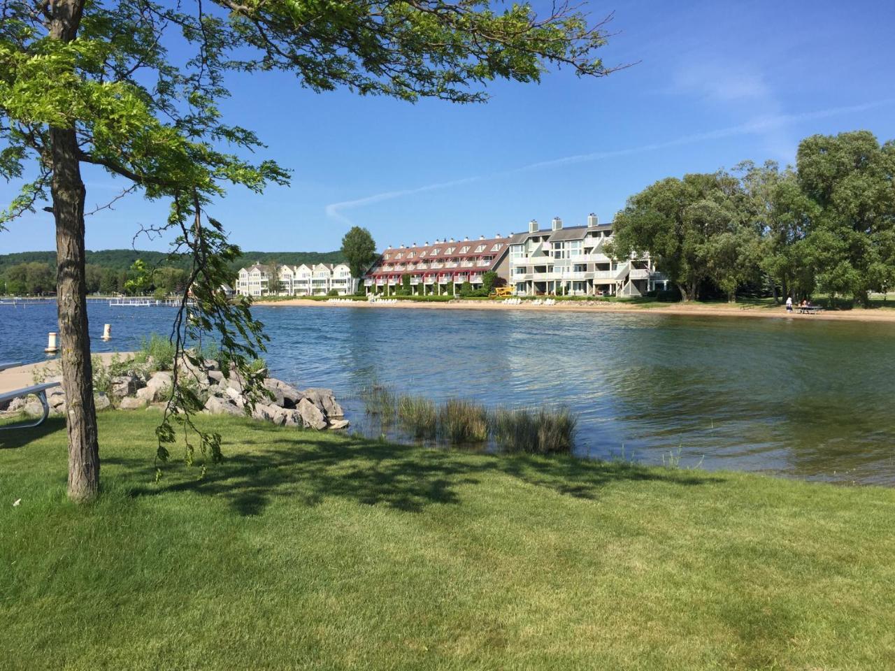 111 Water Street Inn Boyne City Eksteriør billede